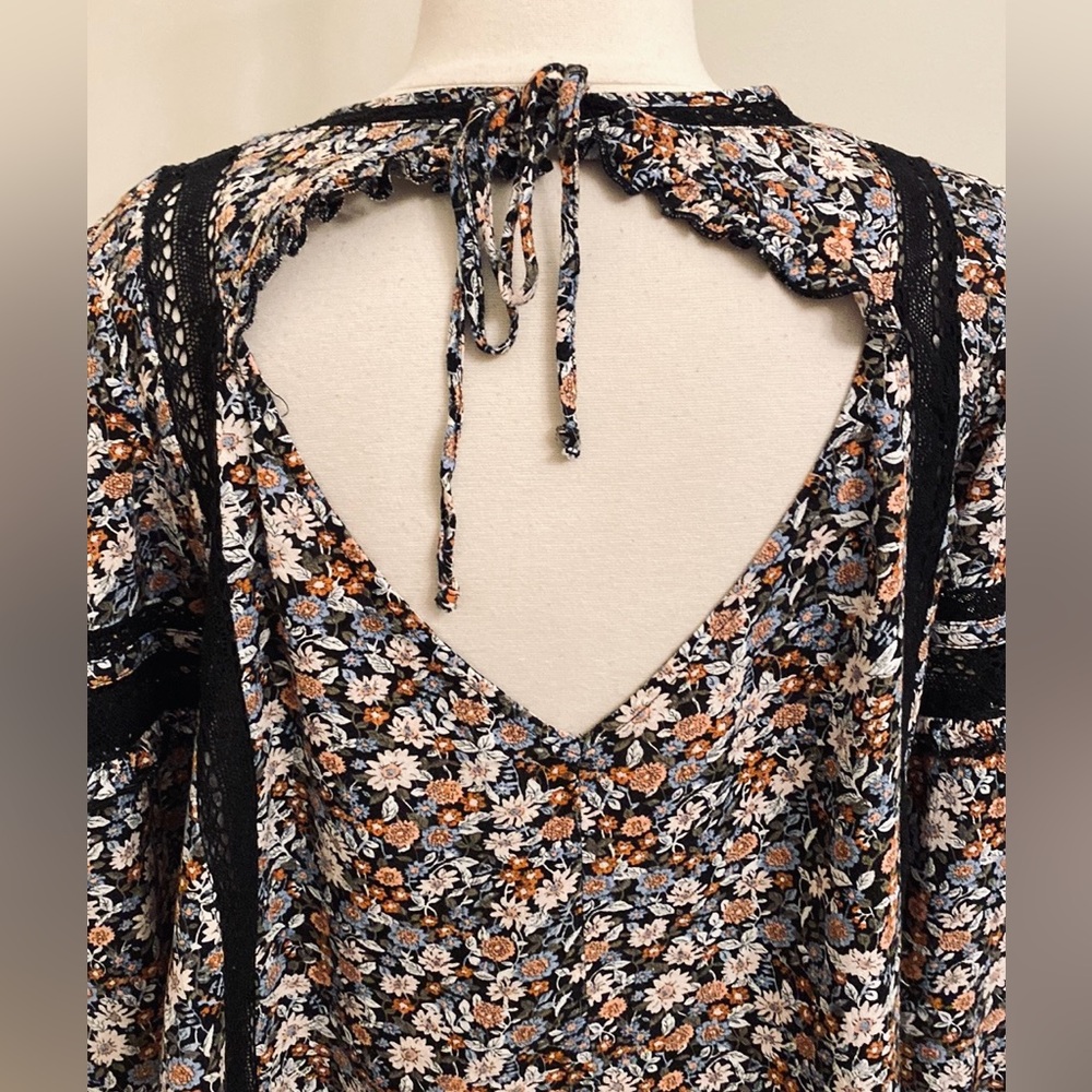 American Eagle Black Floral Crochet Trim Open Back Tie Up Babydoll Top Size M - Picture 11 of 15